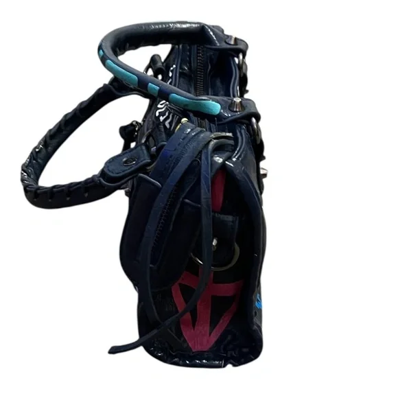 Graffiti Women's Leather Handbag Shoulder Bag with Zipper Closure - Picture 4 of 15